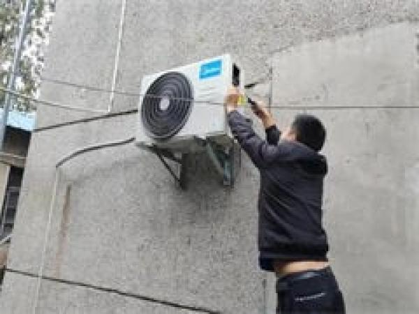 海淀区空调漏水维修，空调加氟维修电话