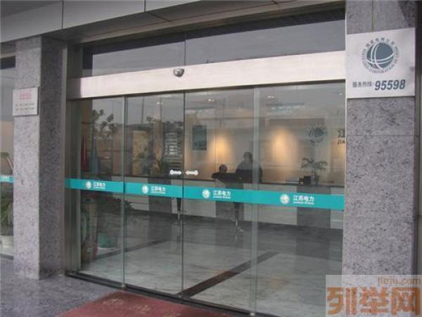 上海玻璃门地弹簧更换安装黄浦区董家渡玻璃门倾斜维修